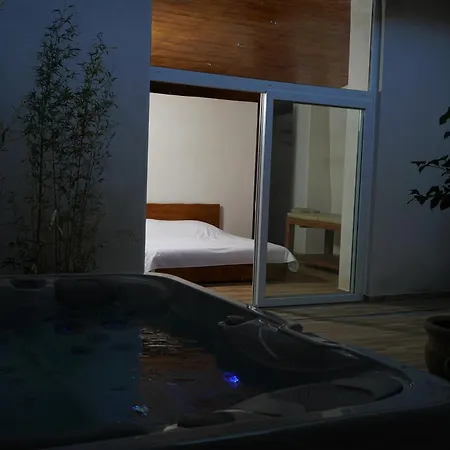 Hotel miłości Patio Zen Nîmes