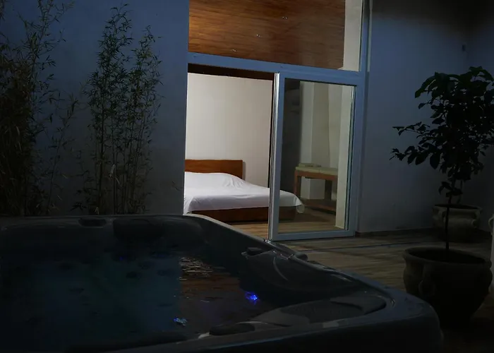 Love hotel Patio Zen Nimes